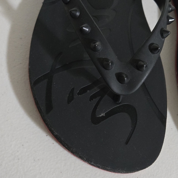 Christian Louboutin Loubi Flip Spiked Rubber Spiked Flip Flops Size 40 - Picture 8 of 11